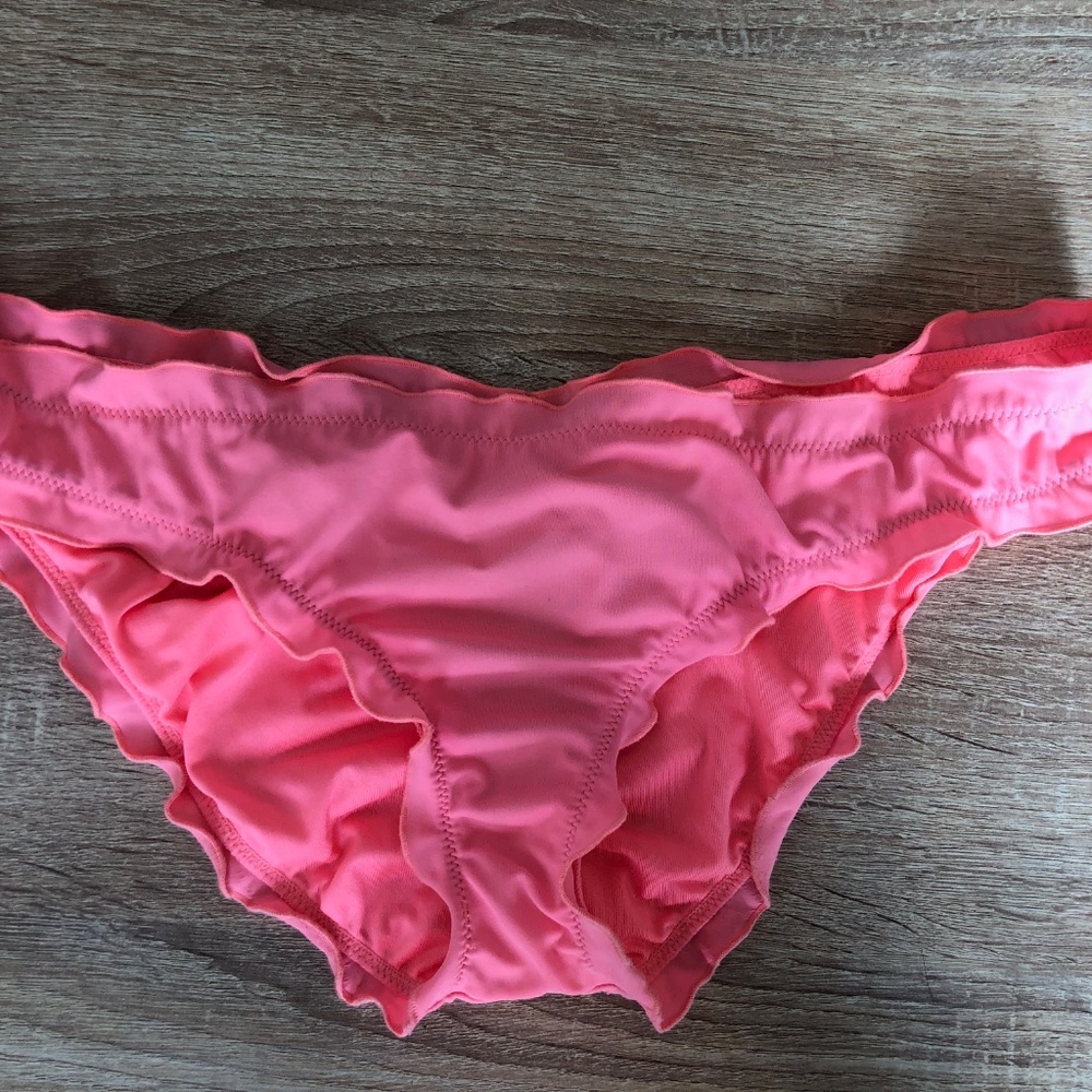 VS Ruffle Bikini Bottoms w/ Ruching - Picture 2 of 3